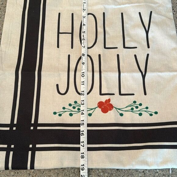 HOLIDAY Lot of 2 NEW Pillow Covers With Bonus Threshold NWT Wreath - Picture 2 of 11